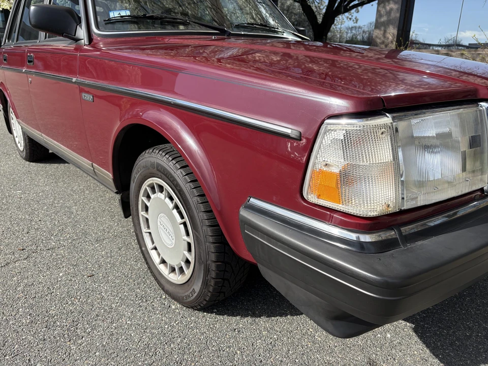 1990 Volvo 244 - Image 10 of 31
