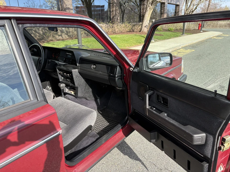 1990 Volvo 244 - Image 23 of 31