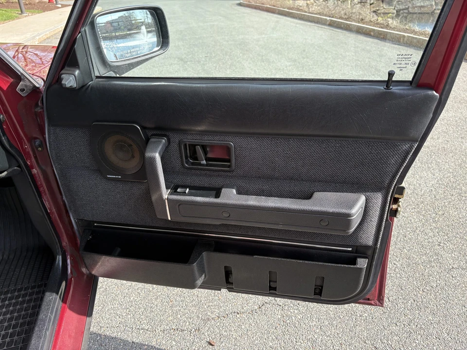 1990 Volvo 244 - Image 24 of 31