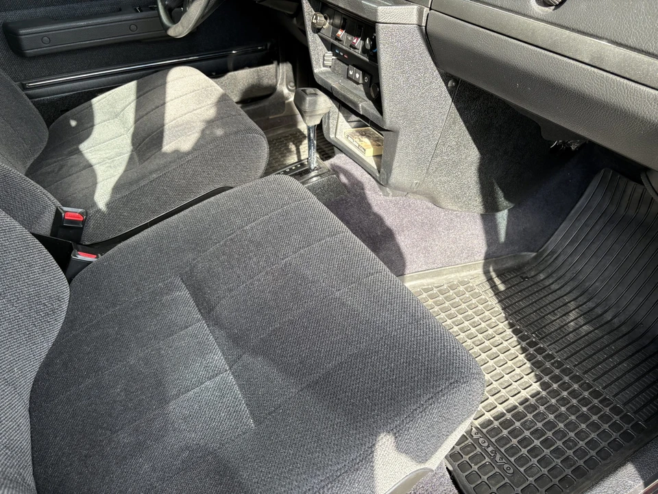 1990 Volvo 244 - Image 27 of 31