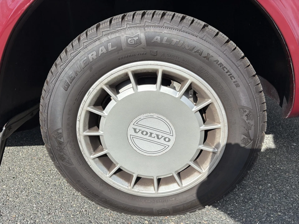 1990 Volvo 244 - Image 19 of 31