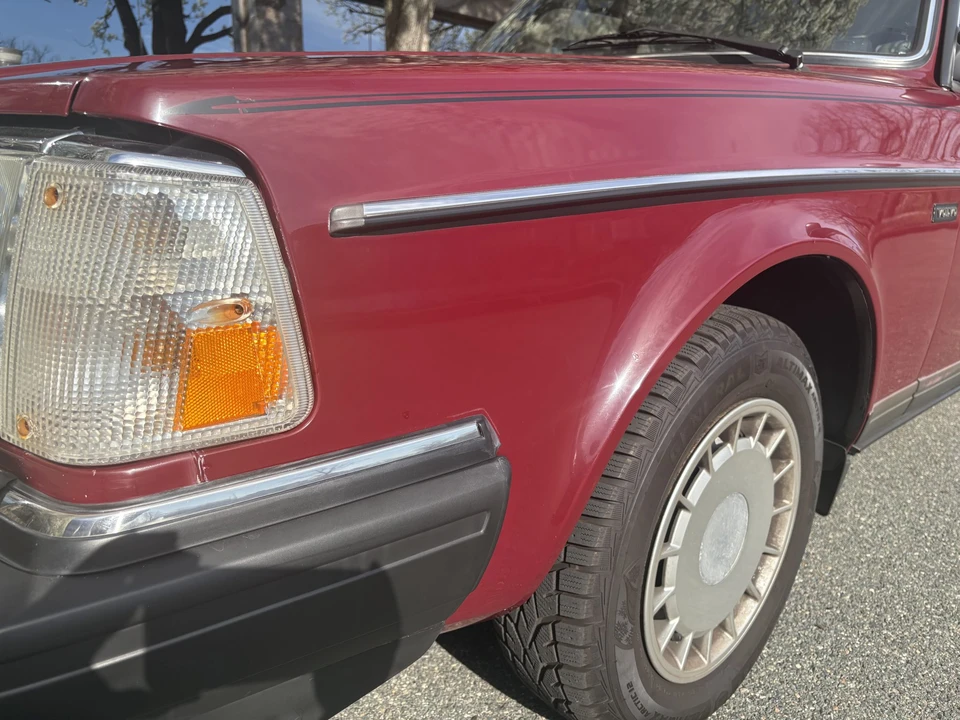 1990 Volvo 244 - Image 14 of 31