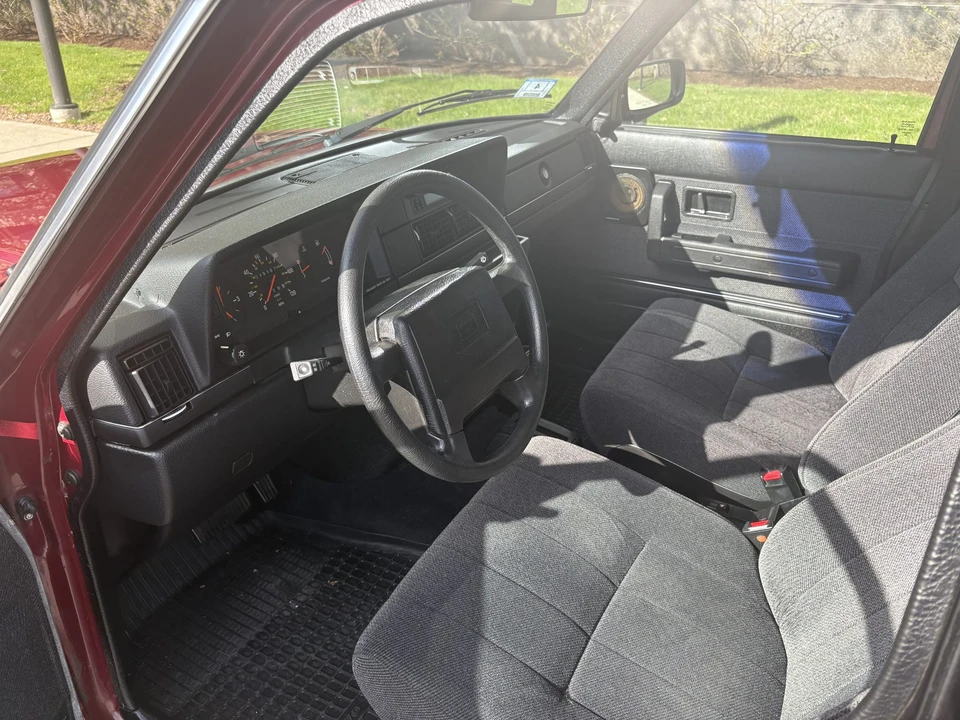 1990 Volvo 244 - Image 22 of 31