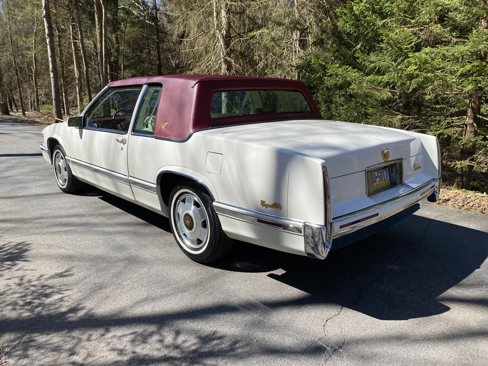 1992 Cadillac DeVille 6th Gen - Image 12 of 31