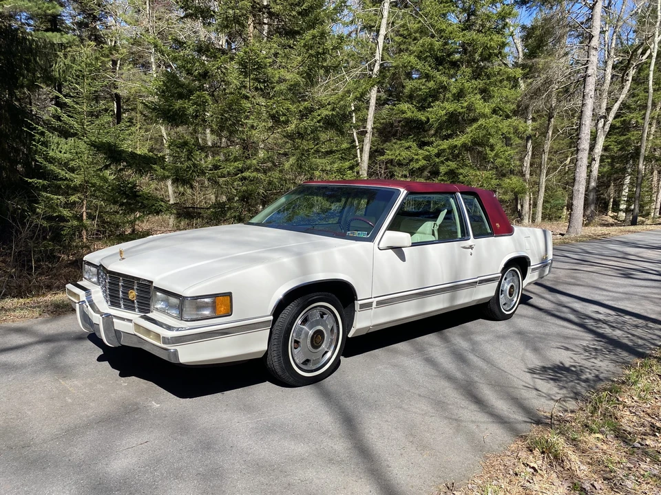 1992 Cadillac DeVille 6th Gen - Image 2 of 31