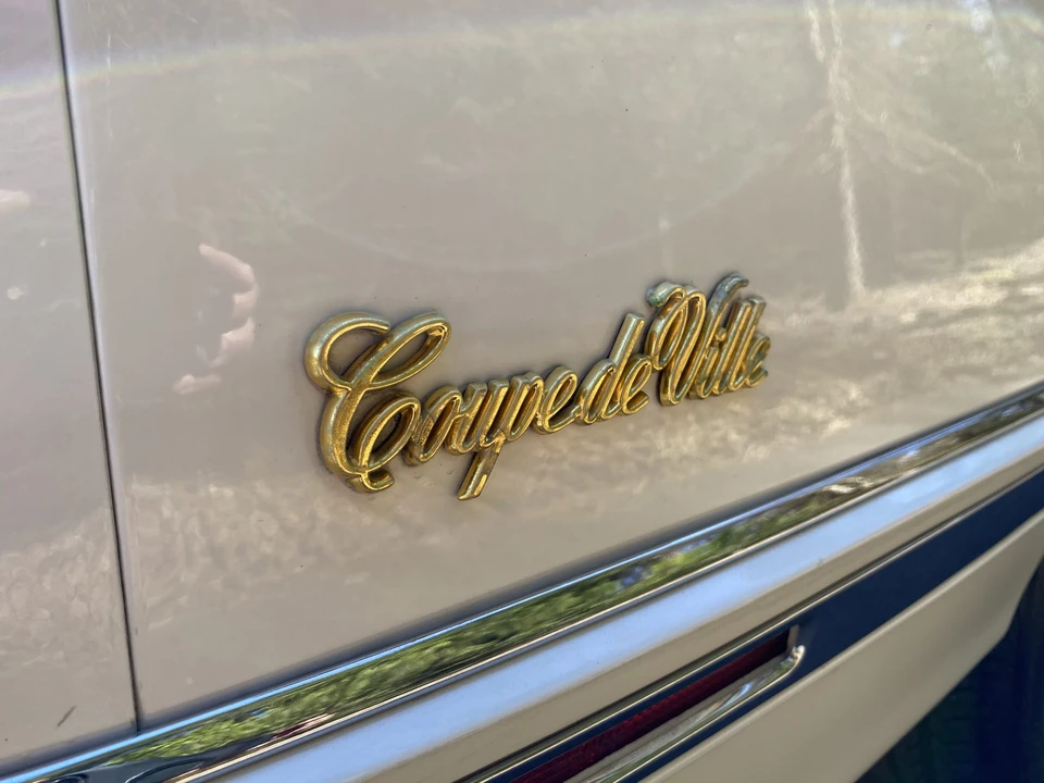 1992 Cadillac DeVille 6th Gen - Image 24 of 31