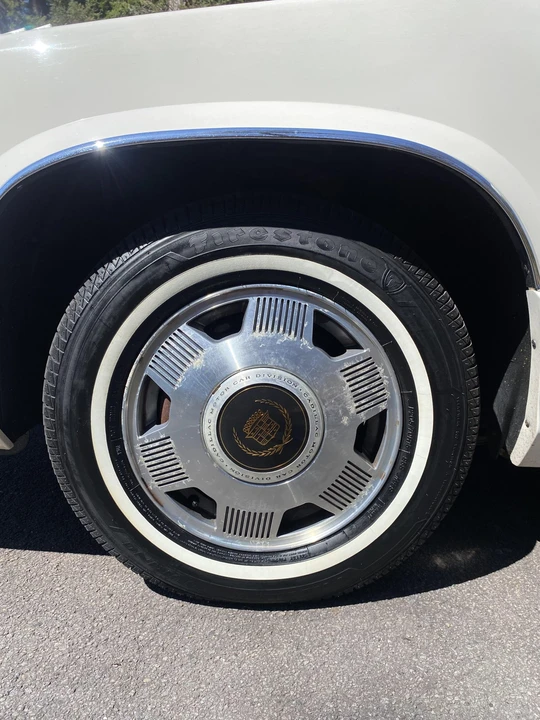 1992 Cadillac DeVille 6th Gen - Image 28 of 31
