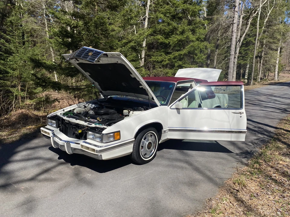 1992 Cadillac DeVille 6th Gen - Image 13 of 31