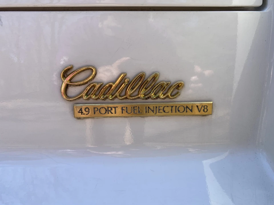 1992 Cadillac DeVille 6th Gen - Image 23 of 31