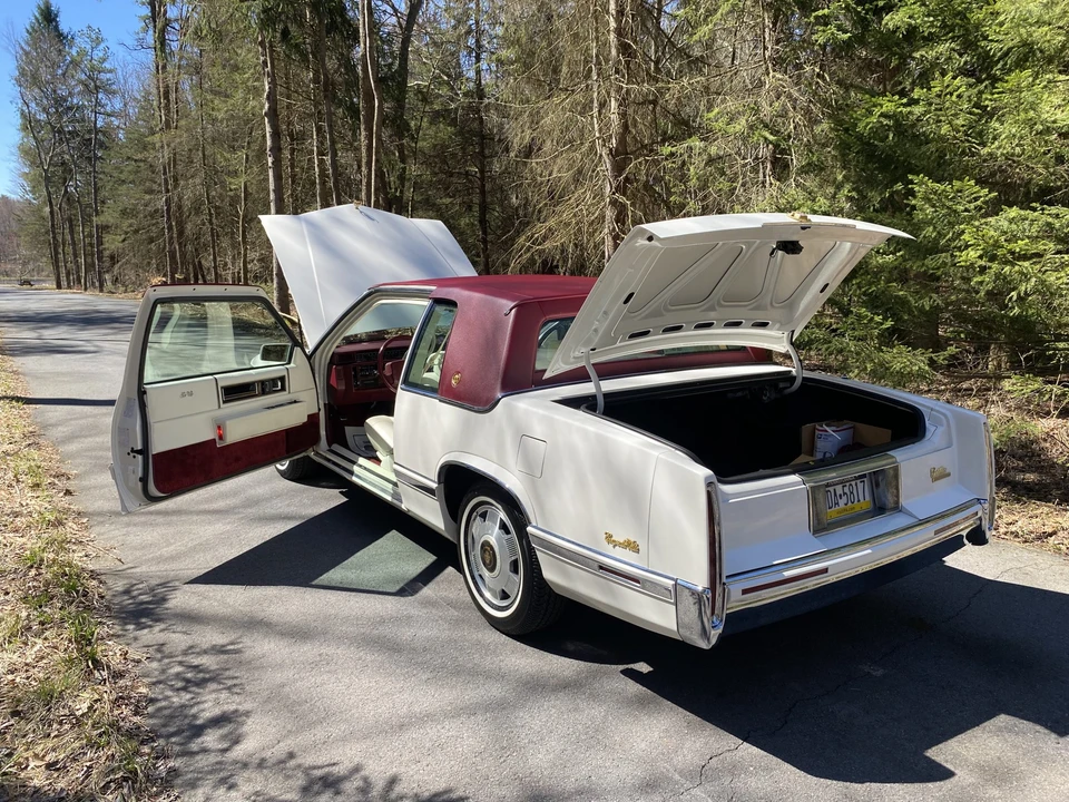 1992 Cadillac DeVille 6th Gen - Image 16 of 31