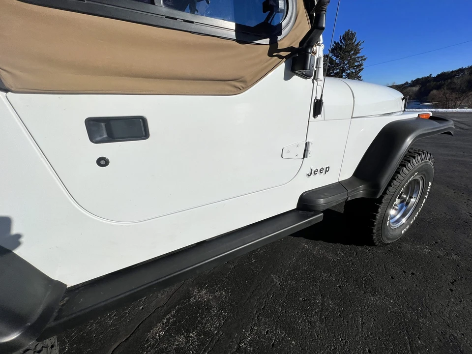 1992 Jeep YJ Wrangler - Image 22 of 31