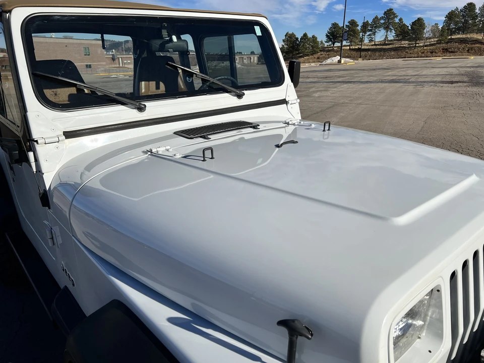 1992 Jeep YJ Wrangler - Image 18 of 31