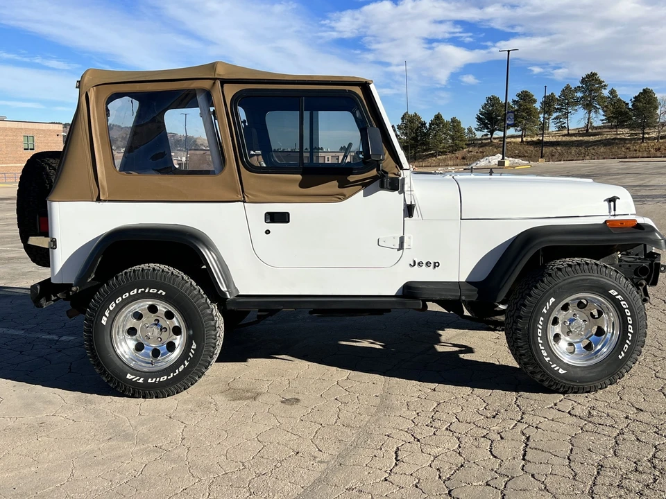 1992 Jeep YJ Wrangler - Image 14 of 31