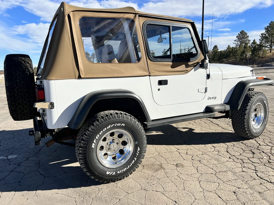 1992 Jeep YJ Wrangler - Image 13 of 31