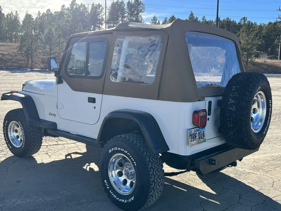 1992 Jeep YJ Wrangler - Image 11 of 31