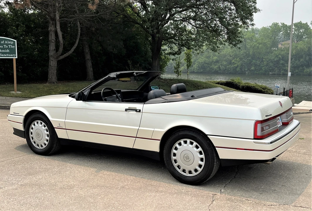 1993 Cadillac Allante - Image 25 of 31