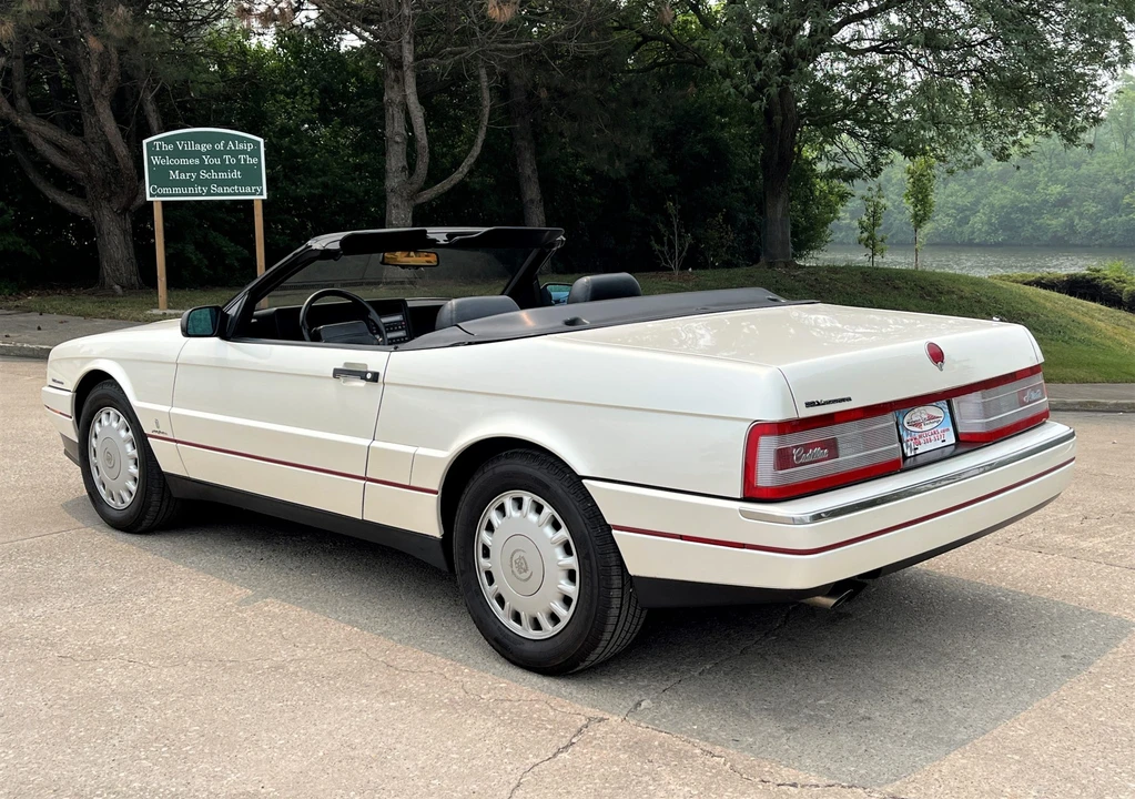 1993 Cadillac Allante - Image 24 of 31