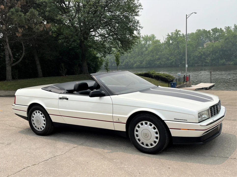 1993 Cadillac Allante - Image 11 of 31