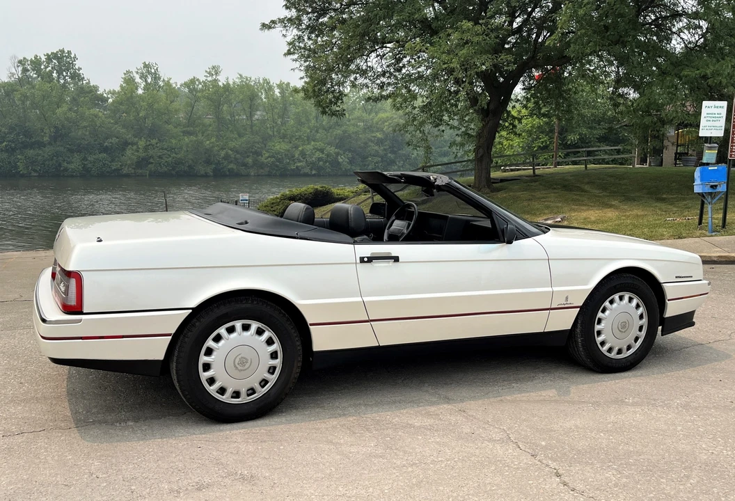 1993 Cadillac Allante - Image 15 of 31
