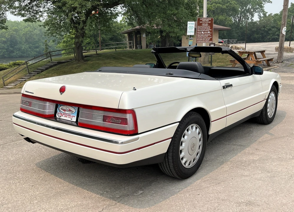 1993 Cadillac Allante - Image 17 of 31