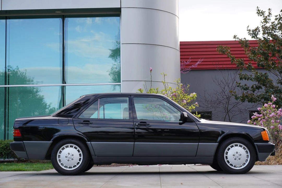 1993 Mercedes-Benz 190E - Image 2 of 31