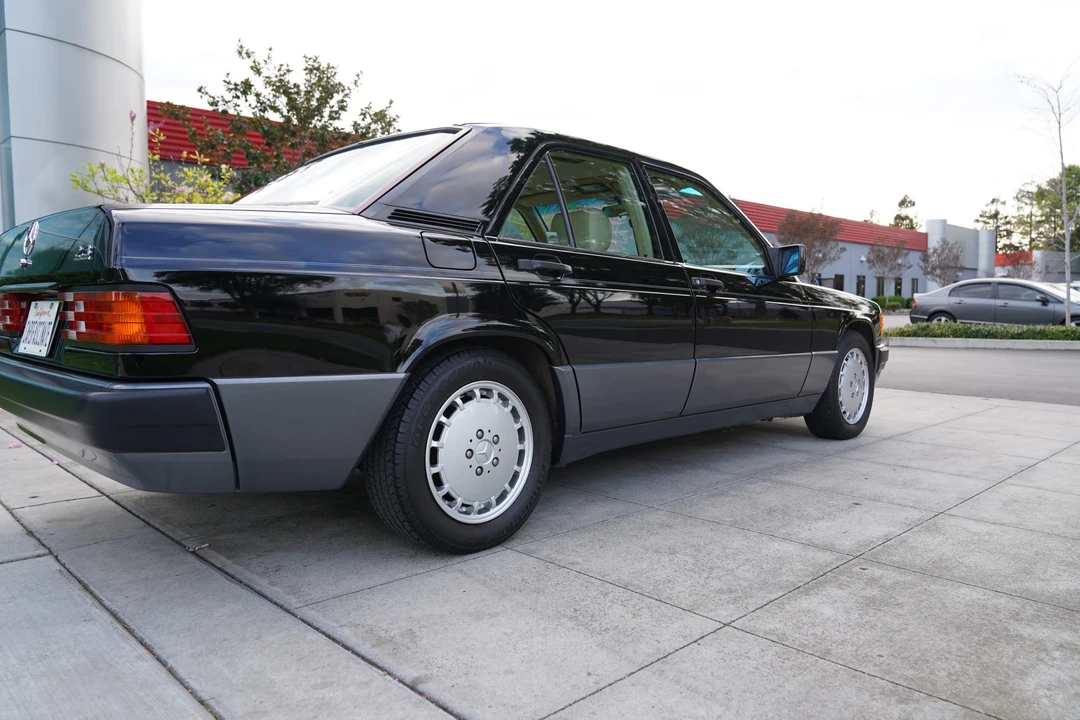 1993 Mercedes-Benz 190E - Image 12 of 31