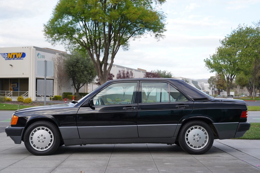 1993 Mercedes-Benz 190E - Image 7 of 31