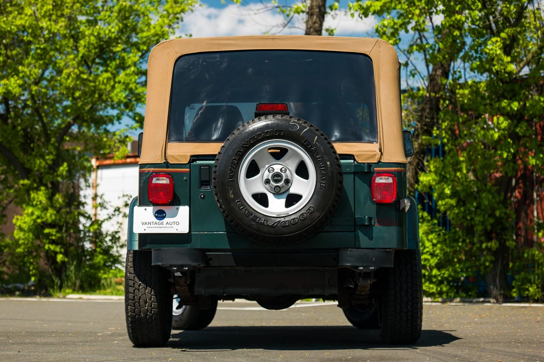 1994 Jeep YJ Wrangler - Image 16 of 31
