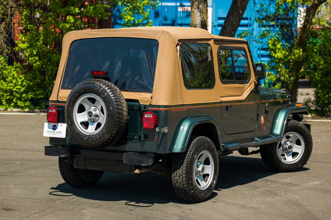 1994 Jeep YJ Wrangler - Image 17 of 31