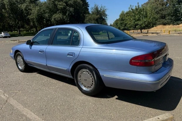 1995 Lincoln Continental 9th Gen - Image 2 of 7