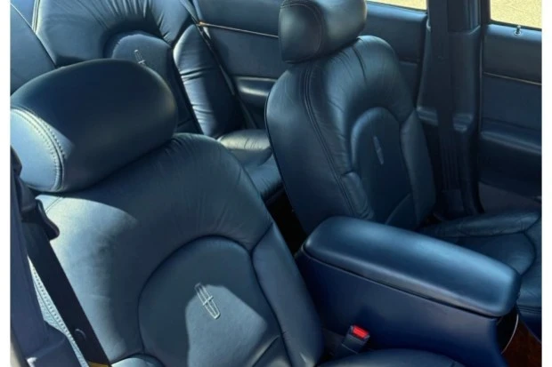 1995 Lincoln Continental 9th Gen - Image 4 of 7