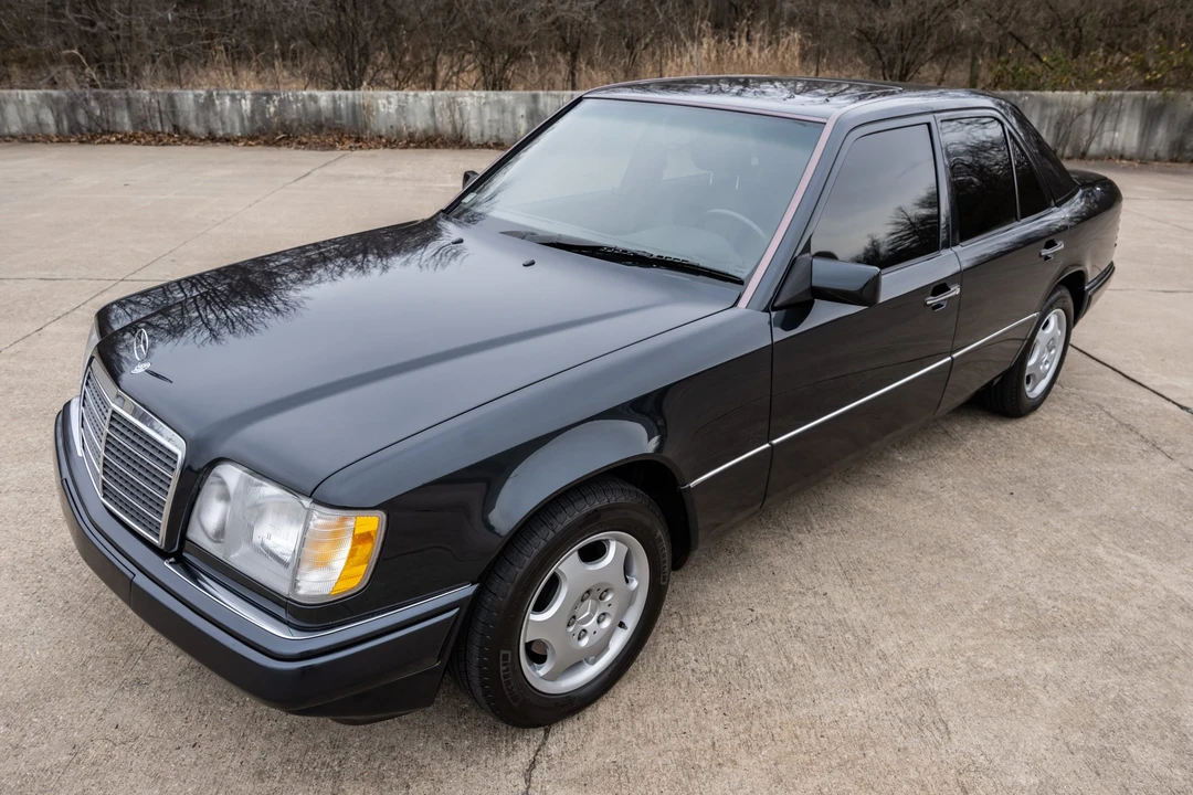 1995 Mercedes-Benz W124 E-Class - Image 2 of 31