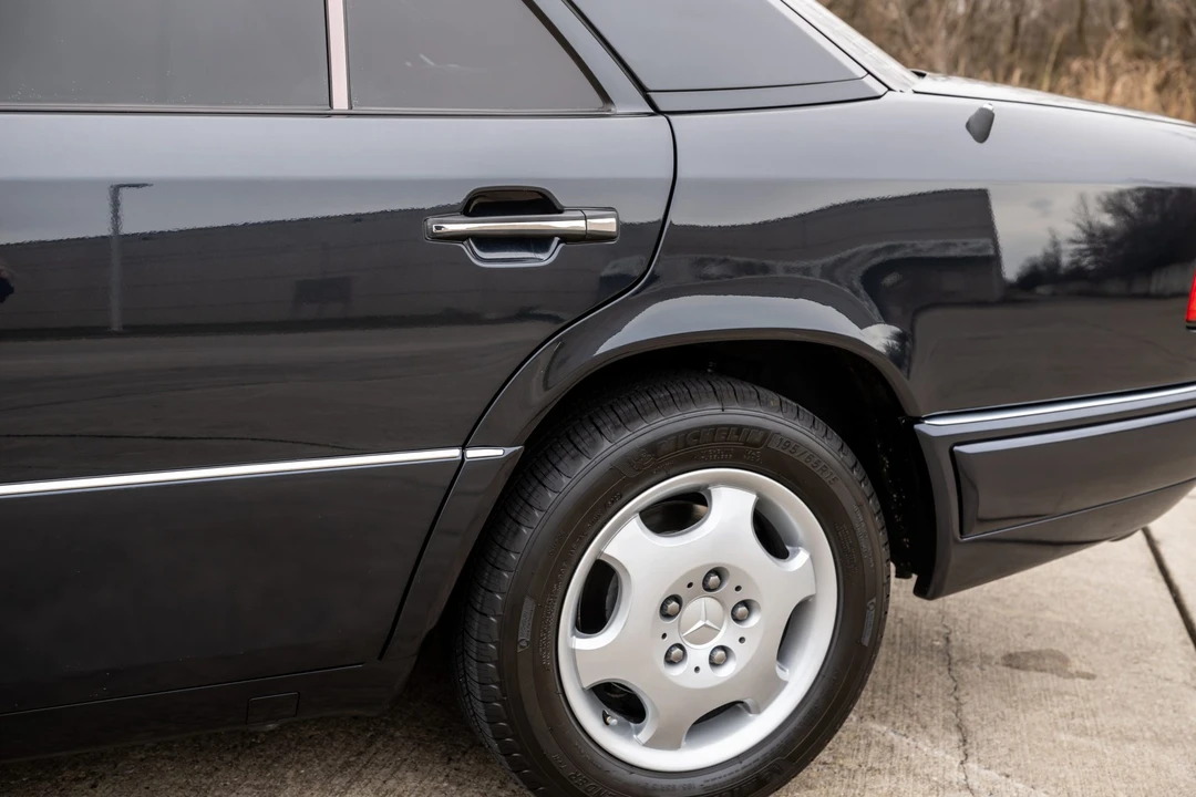 1995 Mercedes-Benz W124 E-Class - Image 27 of 31