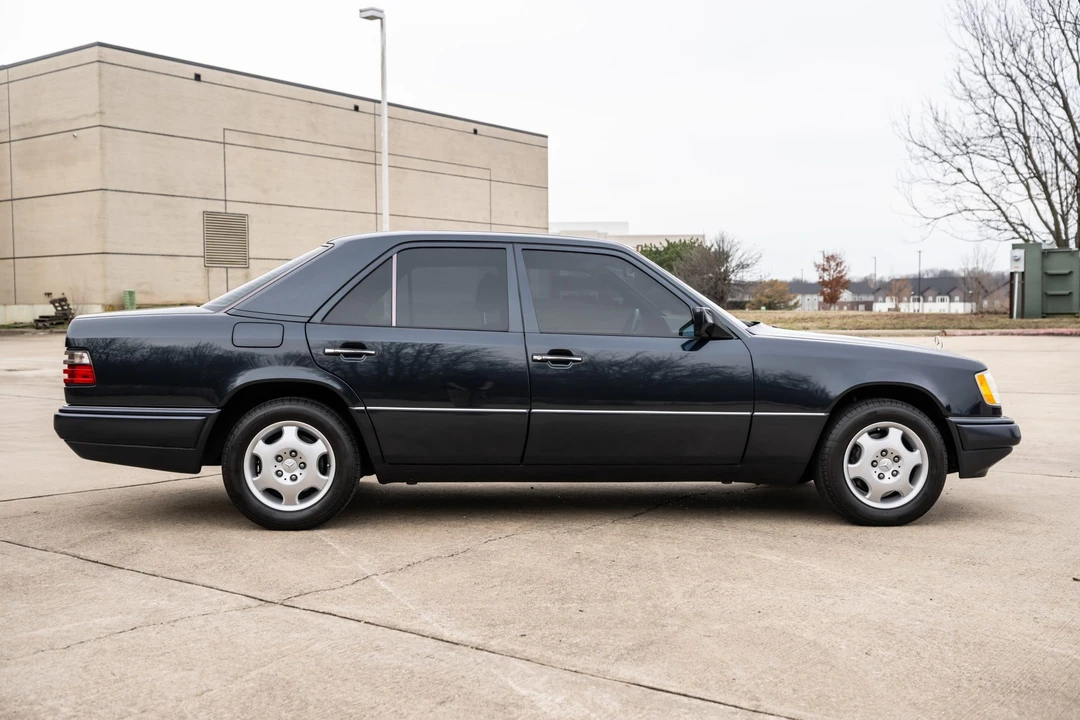 1995 Mercedes-Benz W124 E-Class - Image 11 of 31