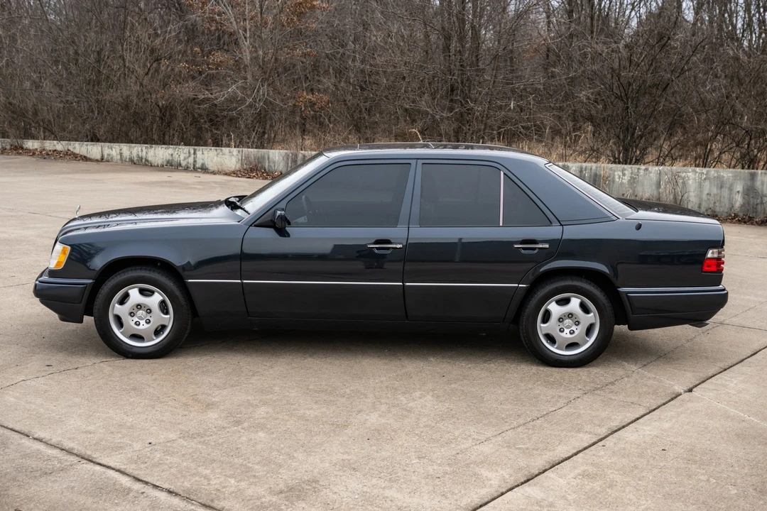 1995 Mercedes-Benz W124 E-Class - Image 4 of 31