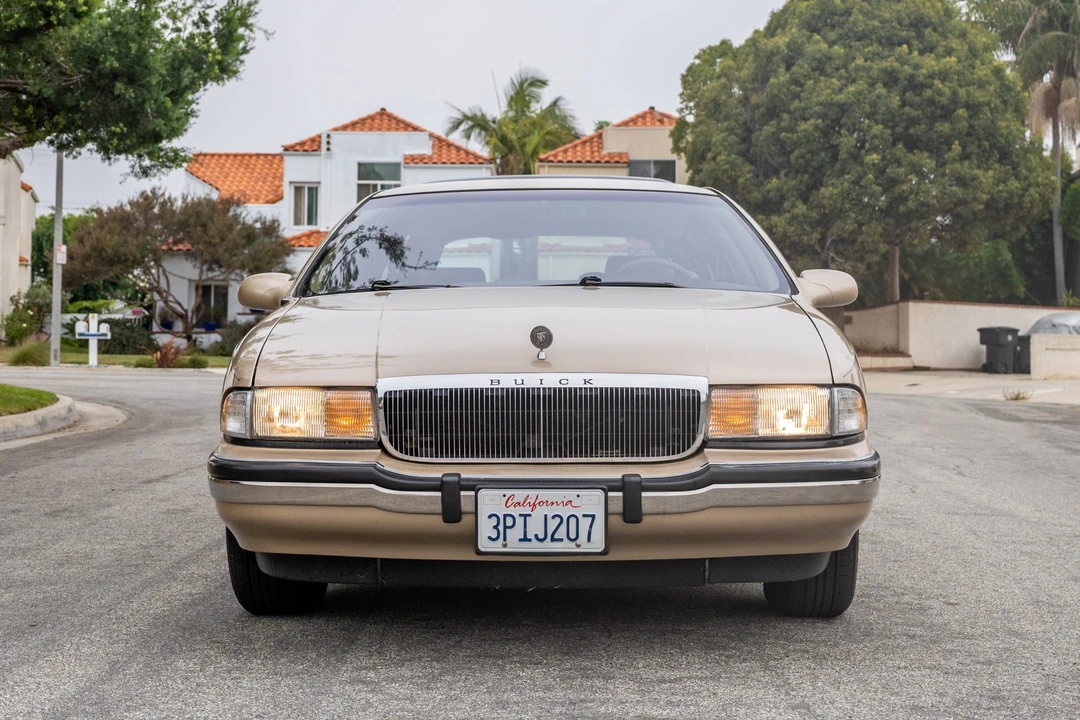 1996 Buick Roadmaster - Image 2 of 31