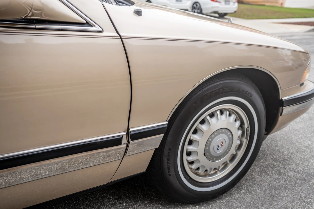 1996 Buick Roadmaster - Image 12 of 31