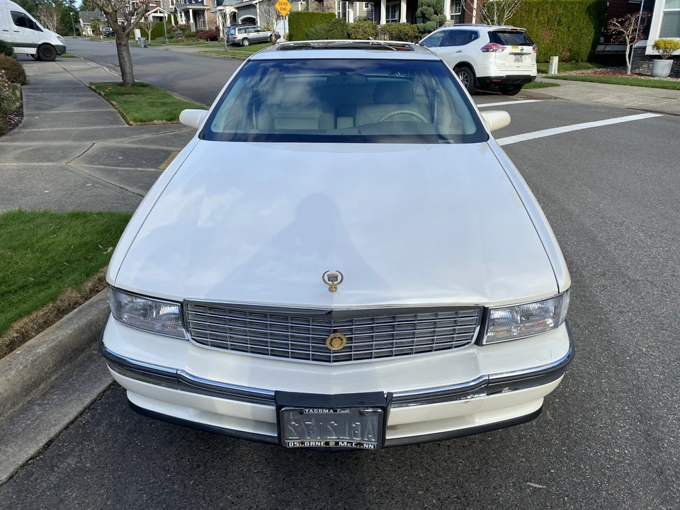 1996 Cadillac DeVille 7th Gen - Image 3 of 31