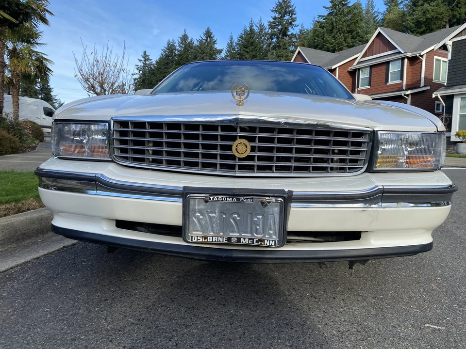 1996 Cadillac DeVille 7th Gen - Image 8 of 31