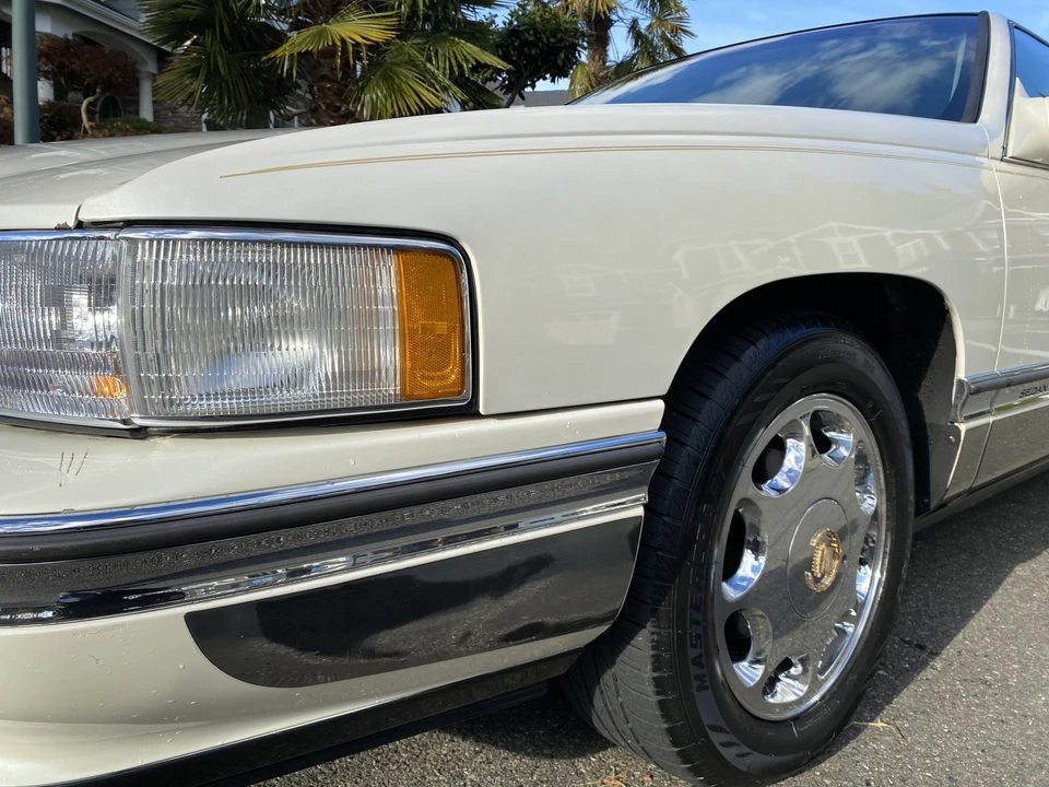 1996 Cadillac DeVille 7th Gen - Image 9 of 31