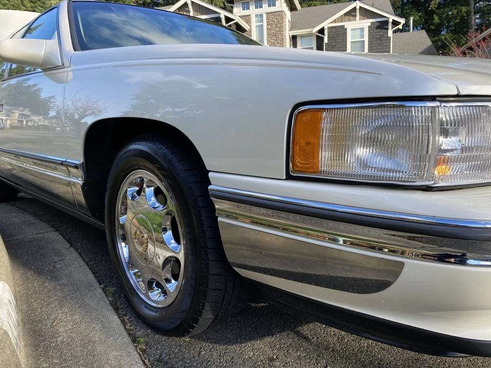 1996 Cadillac DeVille 7th Gen - Image 16 of 31