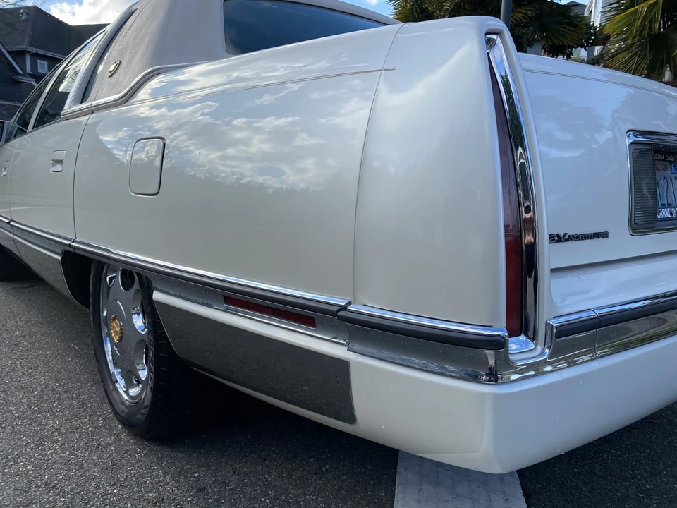 1996 Cadillac DeVille 7th Gen - Image 12 of 31