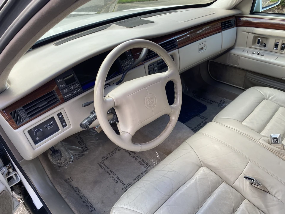 1996 Cadillac DeVille 7th Gen - Image 26 of 31