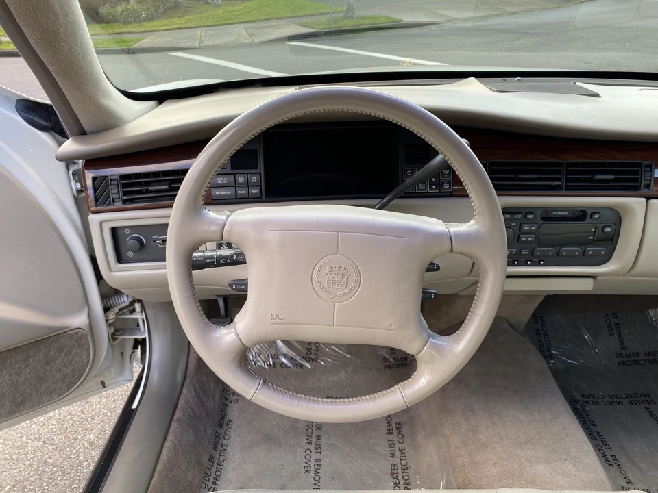 1996 Cadillac DeVille 7th Gen - Image 27 of 31