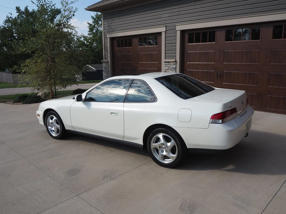 2000 Honda Prelude 5th Gen - Image 9 of 31