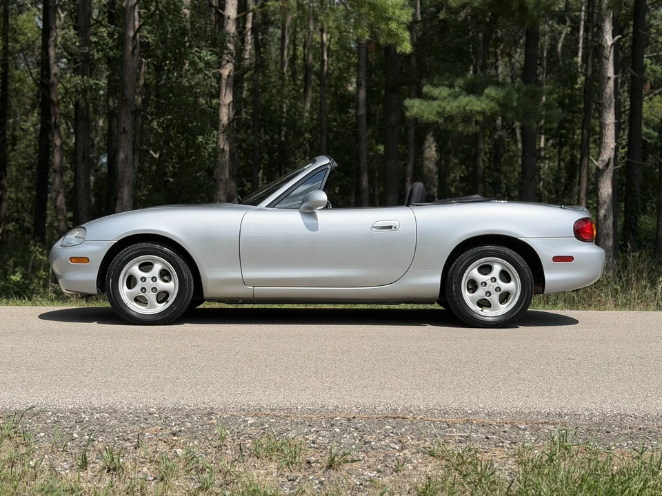 2000 Mazda NB MX-5 Miata - Image 19 of 31