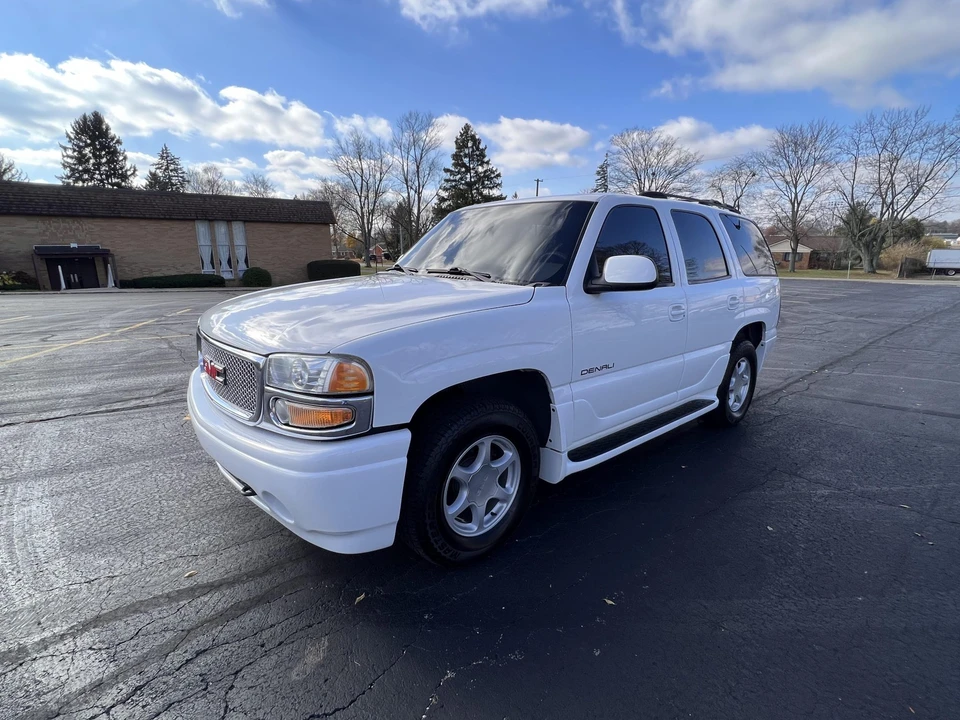 2001 GMC Yukon 2nd Gen - Image 2 of 31