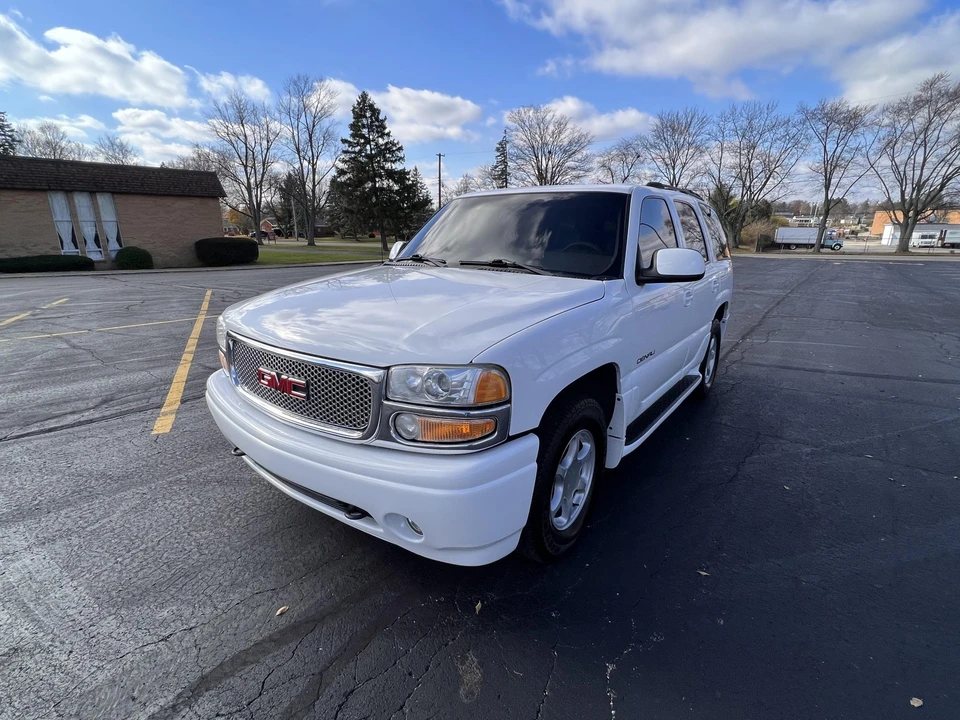 2001 GMC Yukon 2nd Gen - Image 4 of 31