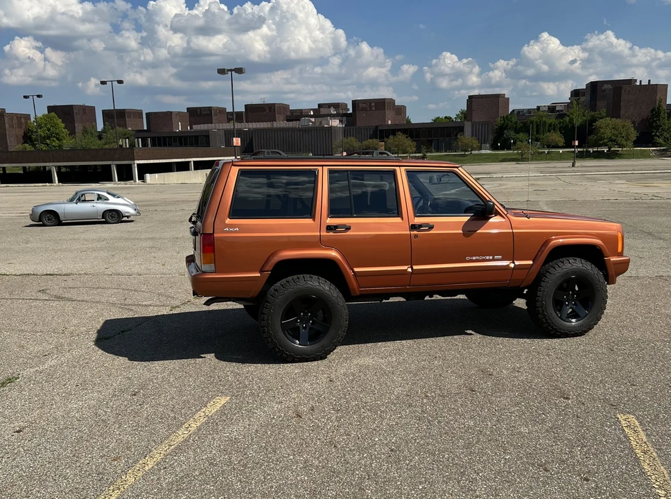 2001 Jeep XJ Cherokee - Image 17 of 31