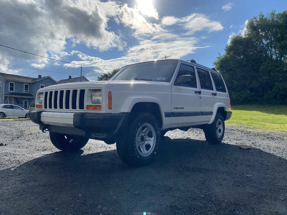 2001 Jeep XJ Cherokee - Image 2 of 31